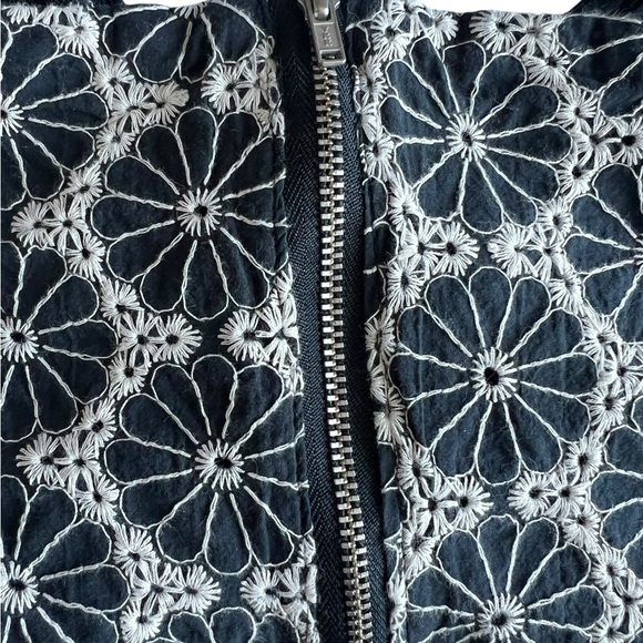 Bardot Broderie Off-Shoulder Top – Size Medium – Sexy & Stylish! - Picture 9 of 11